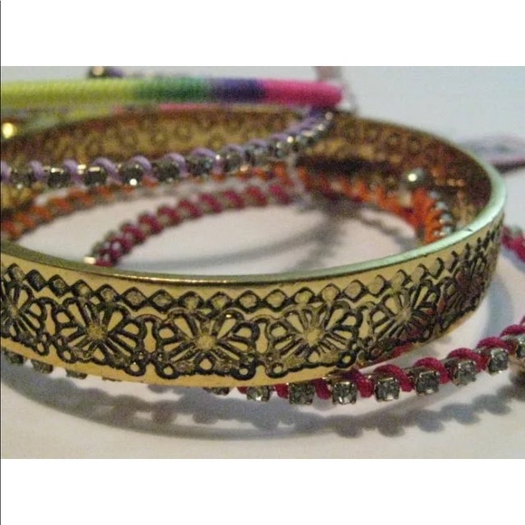 Betsey Johnson St Bart’s stackable Bracelet Set - Picture 5 of 7